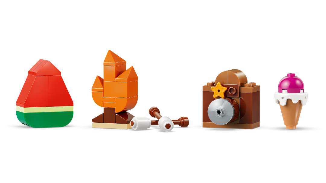 LEGO Bluey Brick-Built Bluey Family | 11217