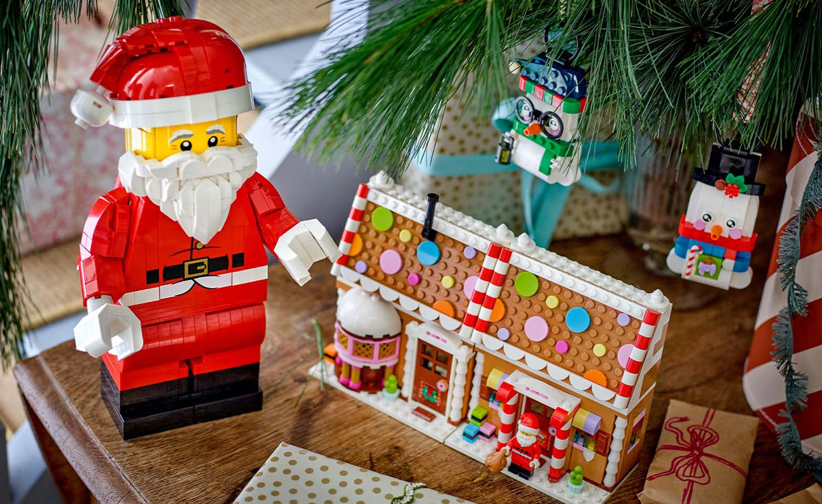 LEGO Iconic Up-Scaled Santa Minifigure | 40820