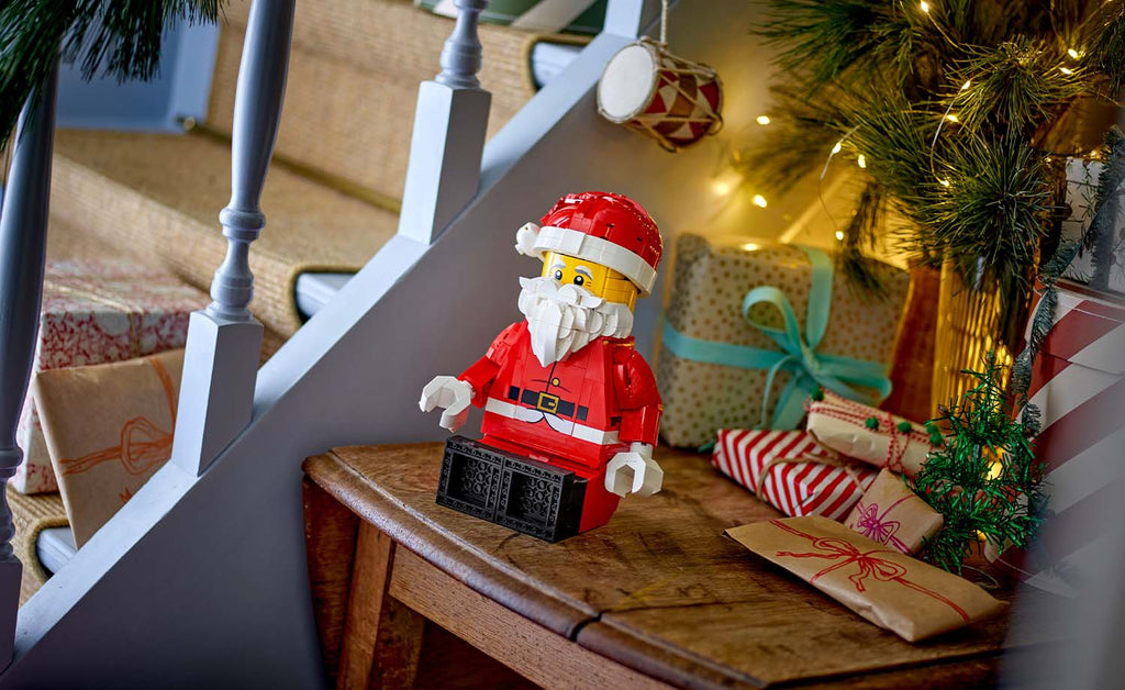 LEGO Iconic Up-Scaled Santa Minifigure | 40820